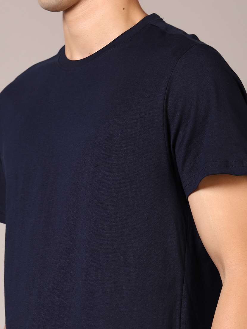 Men Solid Round Neck Regular Fit T-shirt - 21966554 -  Standard Image - 2