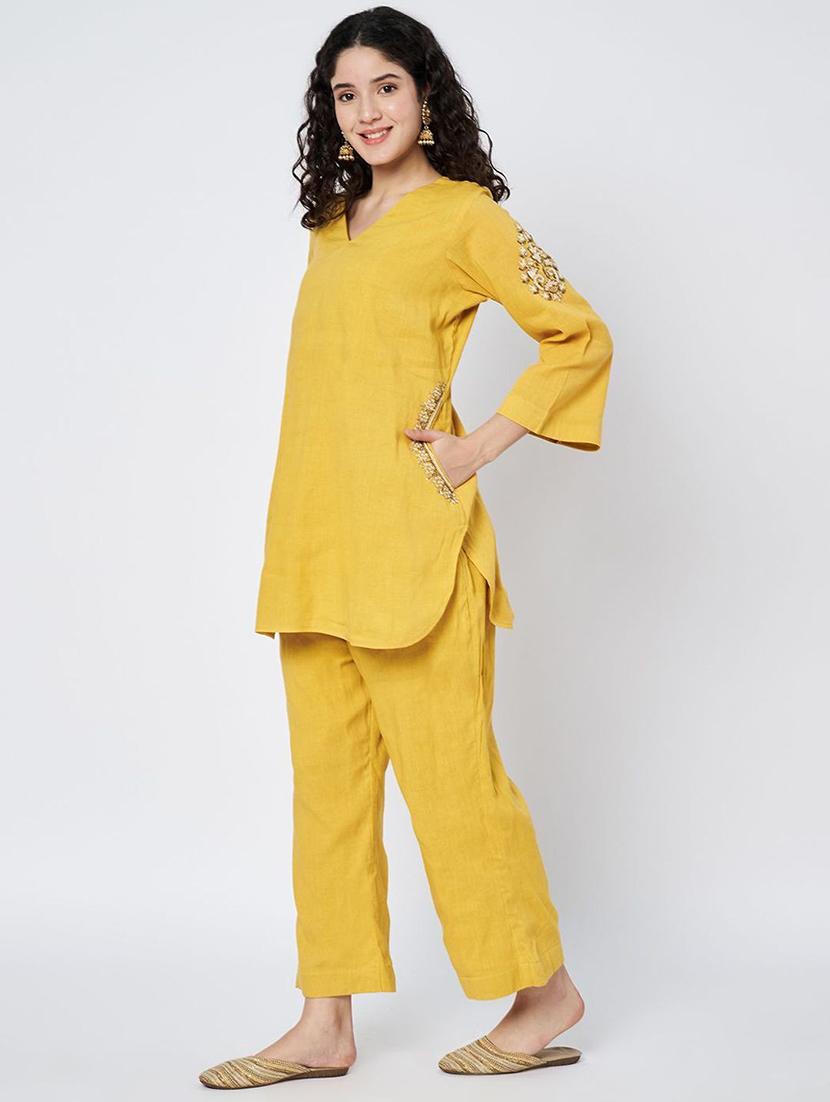 women embroidered kurtaand trouser co-ord set - 21966845 - Standard Image - 2