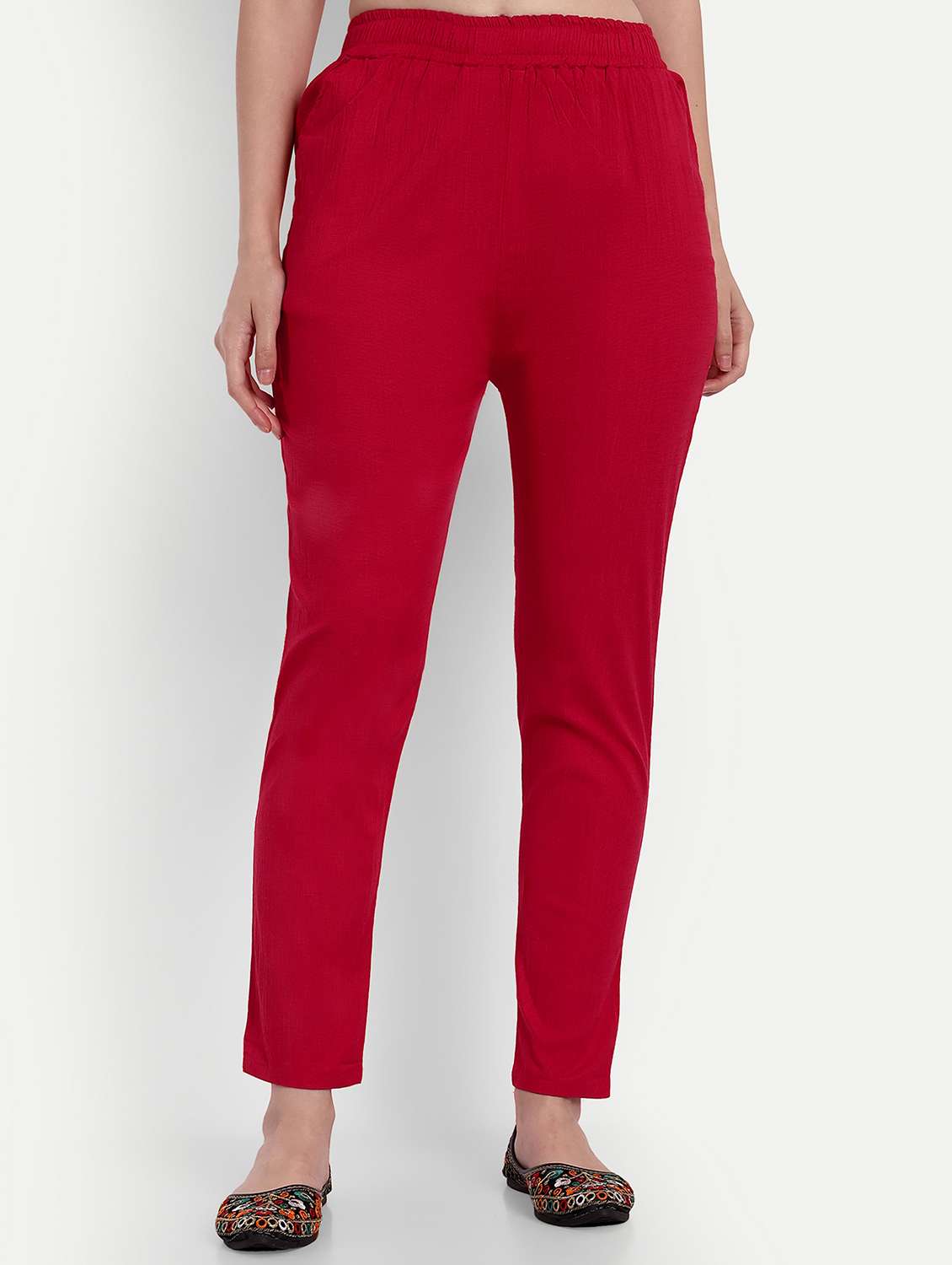 women solid regular fit tapered pant 