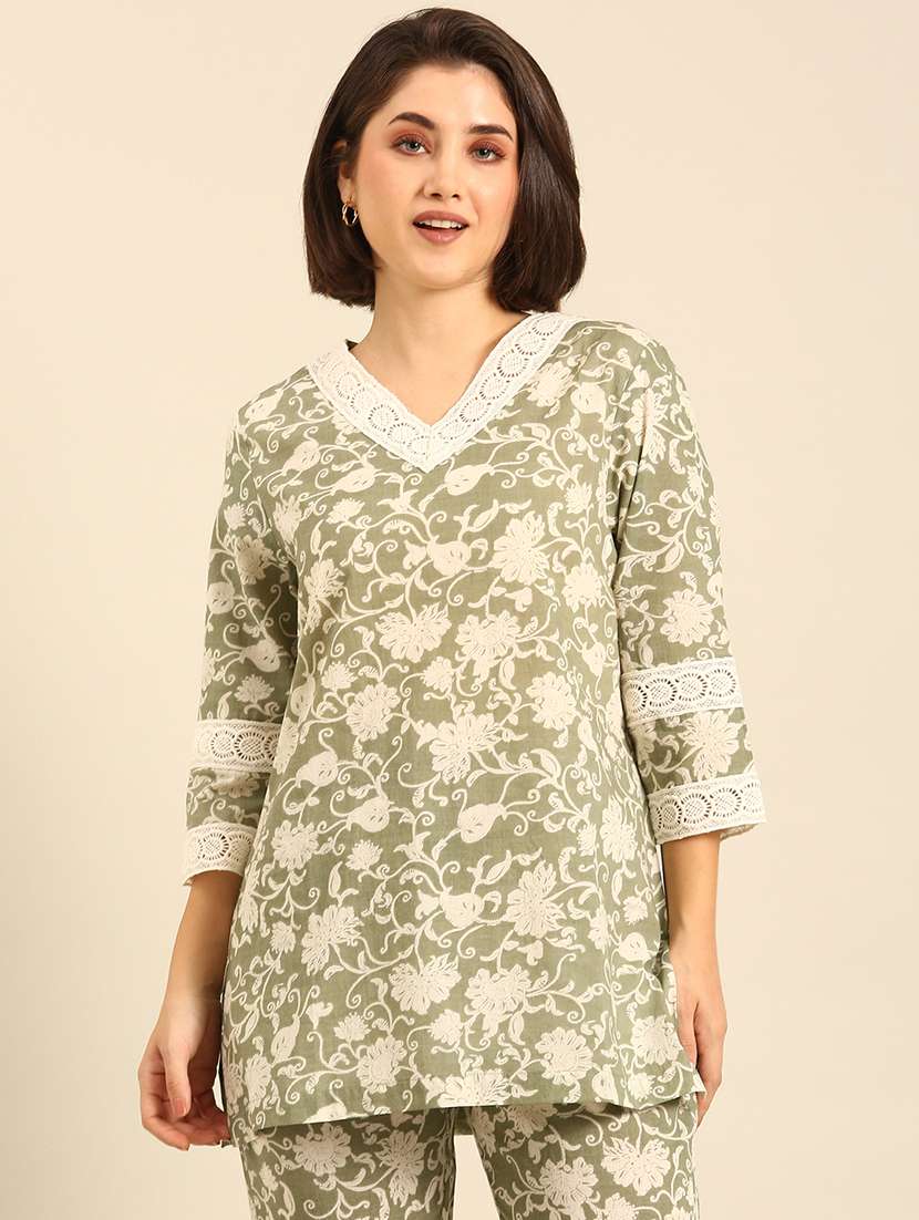 women printed three quarter sleeve staright kurti