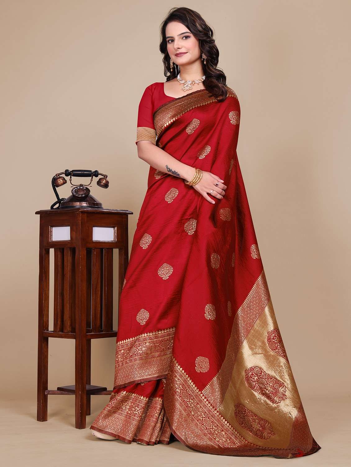 women self design banarasi saree with blouse