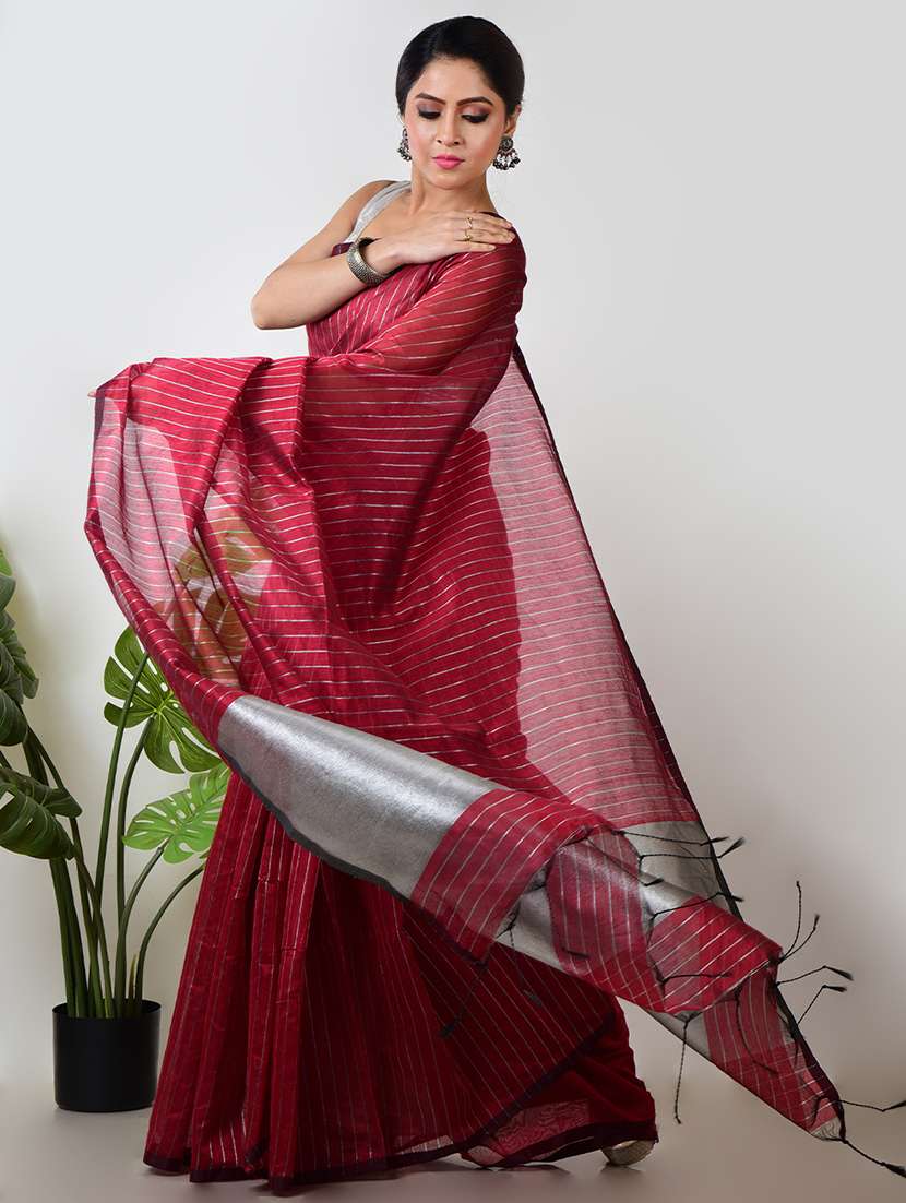 women striped printed saree with blouse - 21968634 - Standard Image - 2