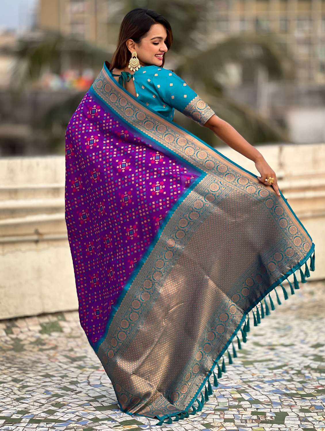 women self design patola saree with blouse - 21968791 -  Standard Image - 2
