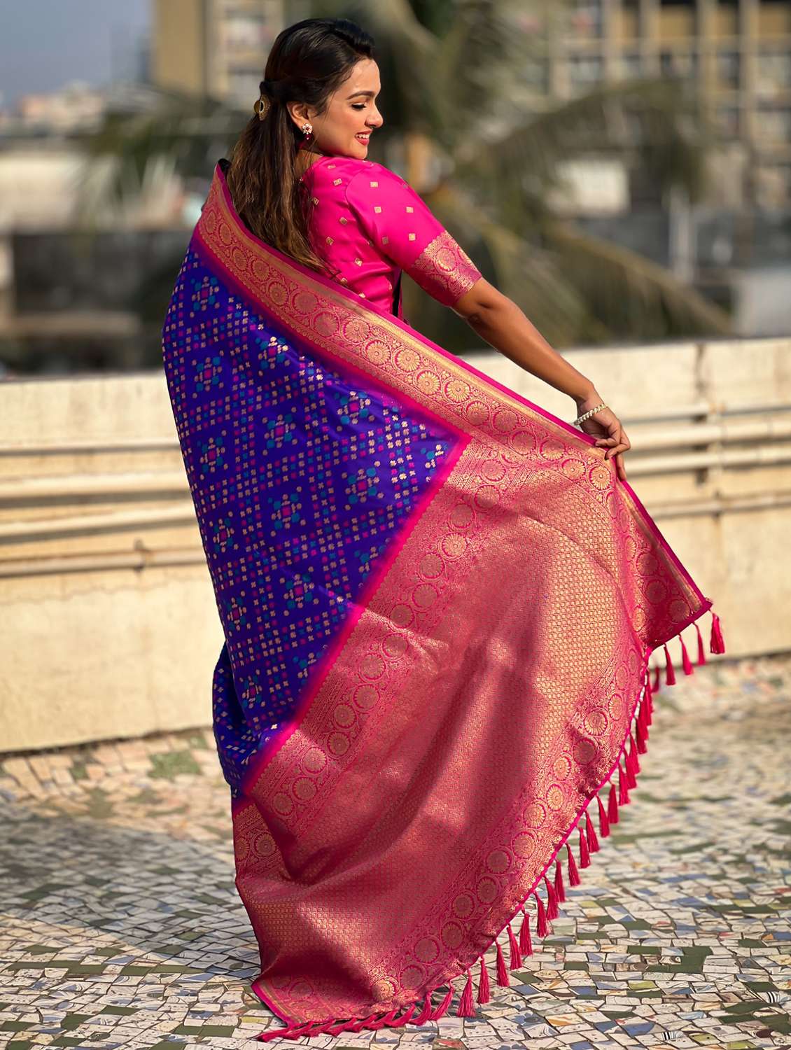 women self design patola saree with blouse - 21968793 -  Standard Image - 2