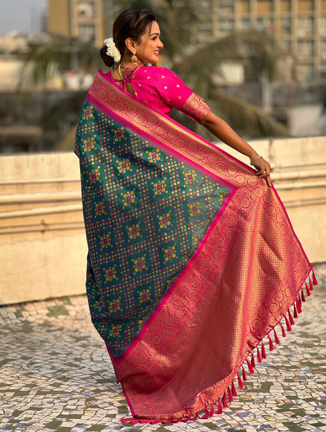 women self design patola saree with blouse - 21968794 -  Standard Image - 2