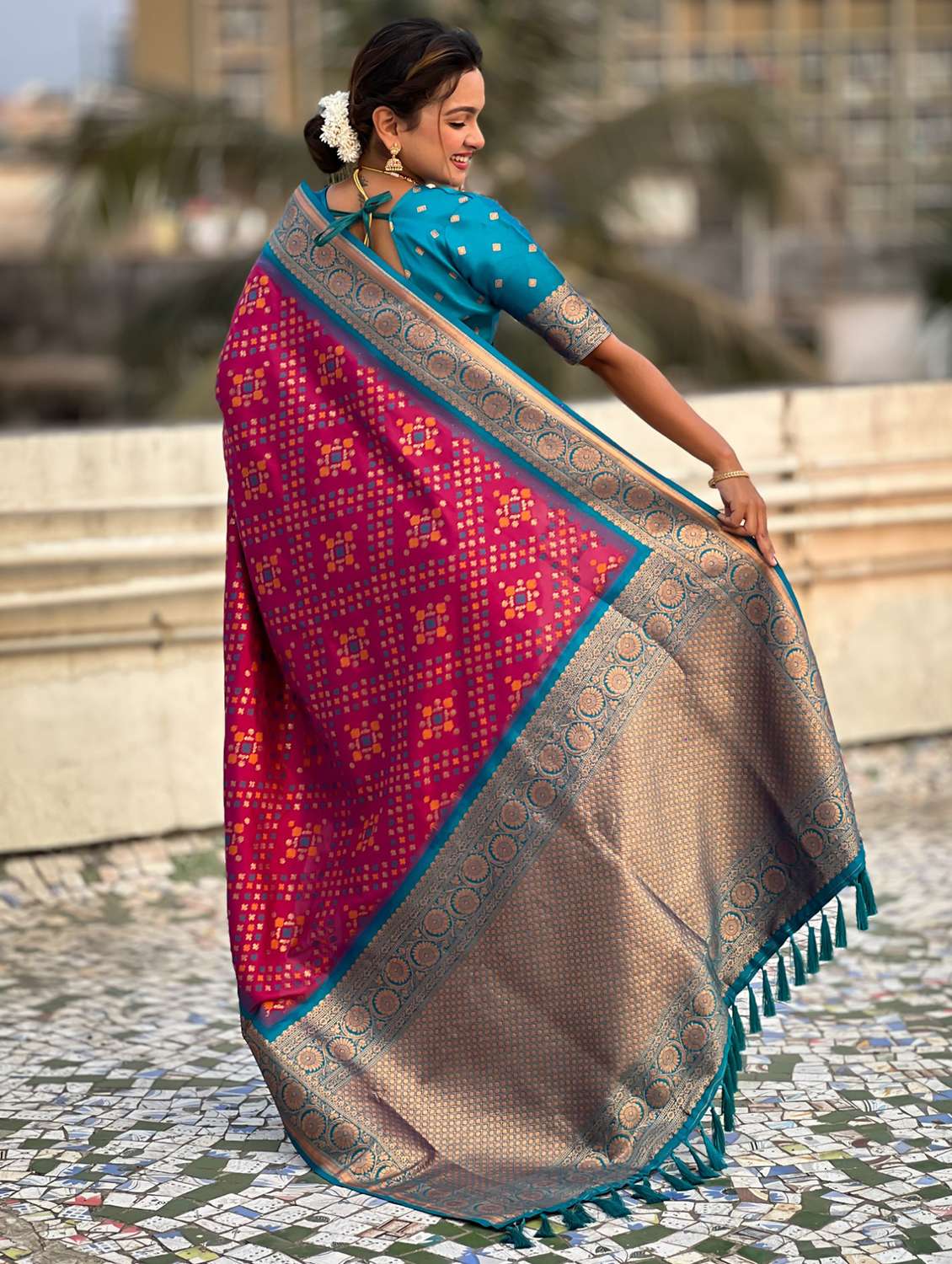 women self design patola saree with blouse - 21968795 -  Standard Image - 2