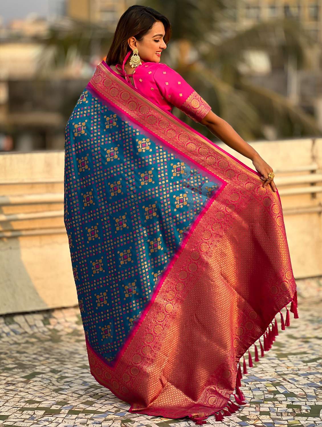 women self design patola saree with blouse - 21968796 -  Standard Image - 2