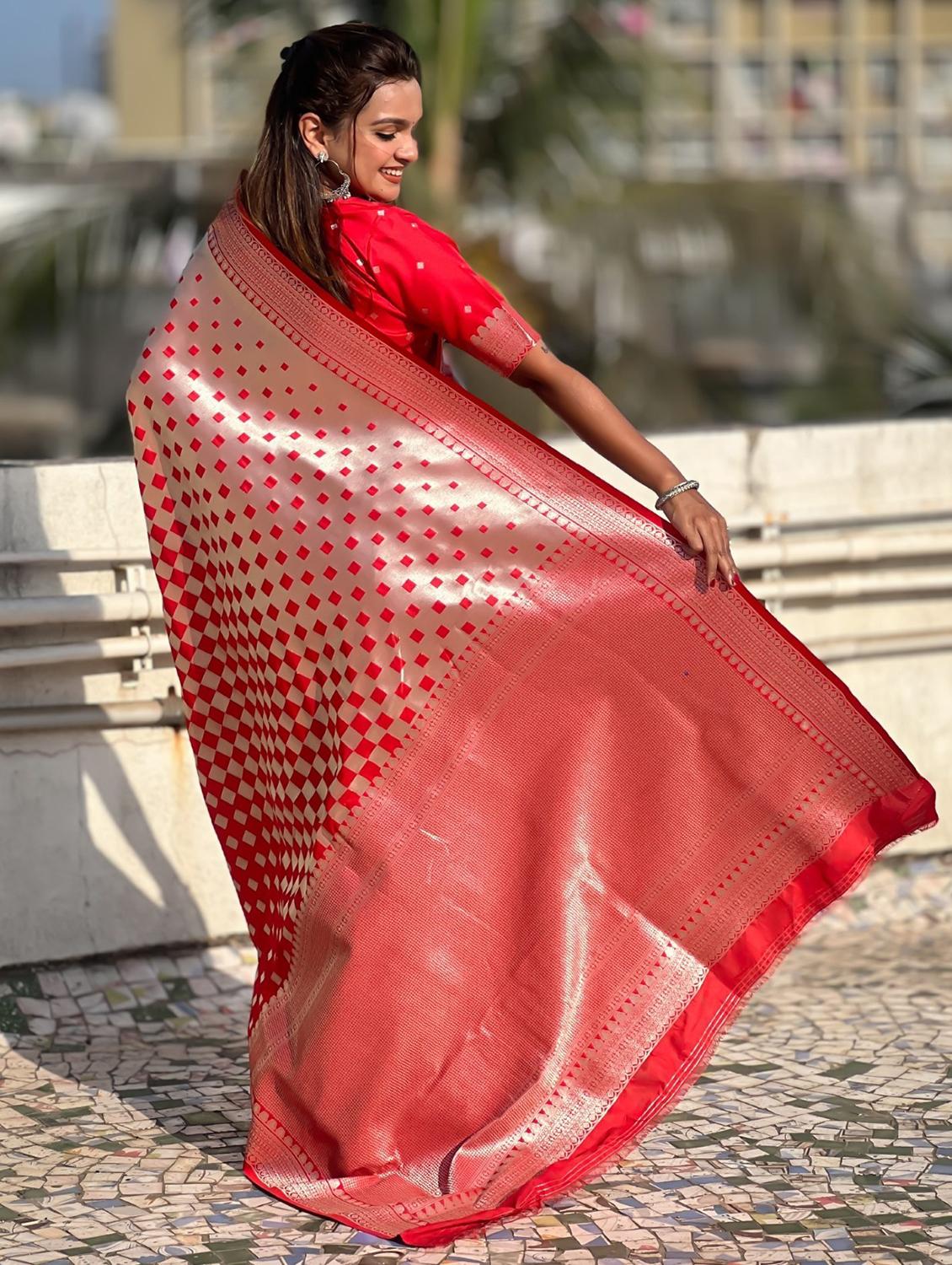 women self design banarasi saree with blouse - 21968805 - Standard Image - 2