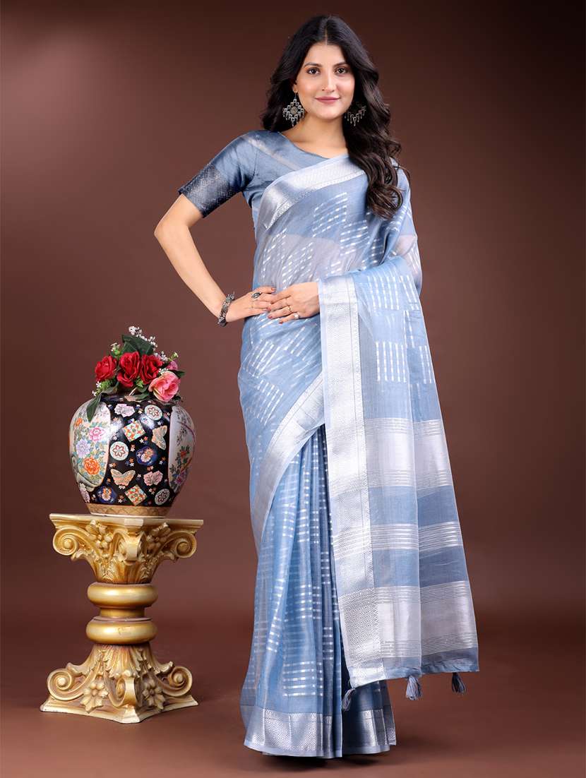 women self design bordered saree with blouse