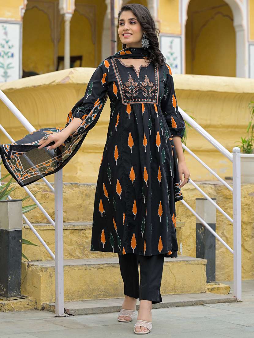 women three quarter sleeve kurta pant with dupatta set - 21969206 - Standard Image - 2