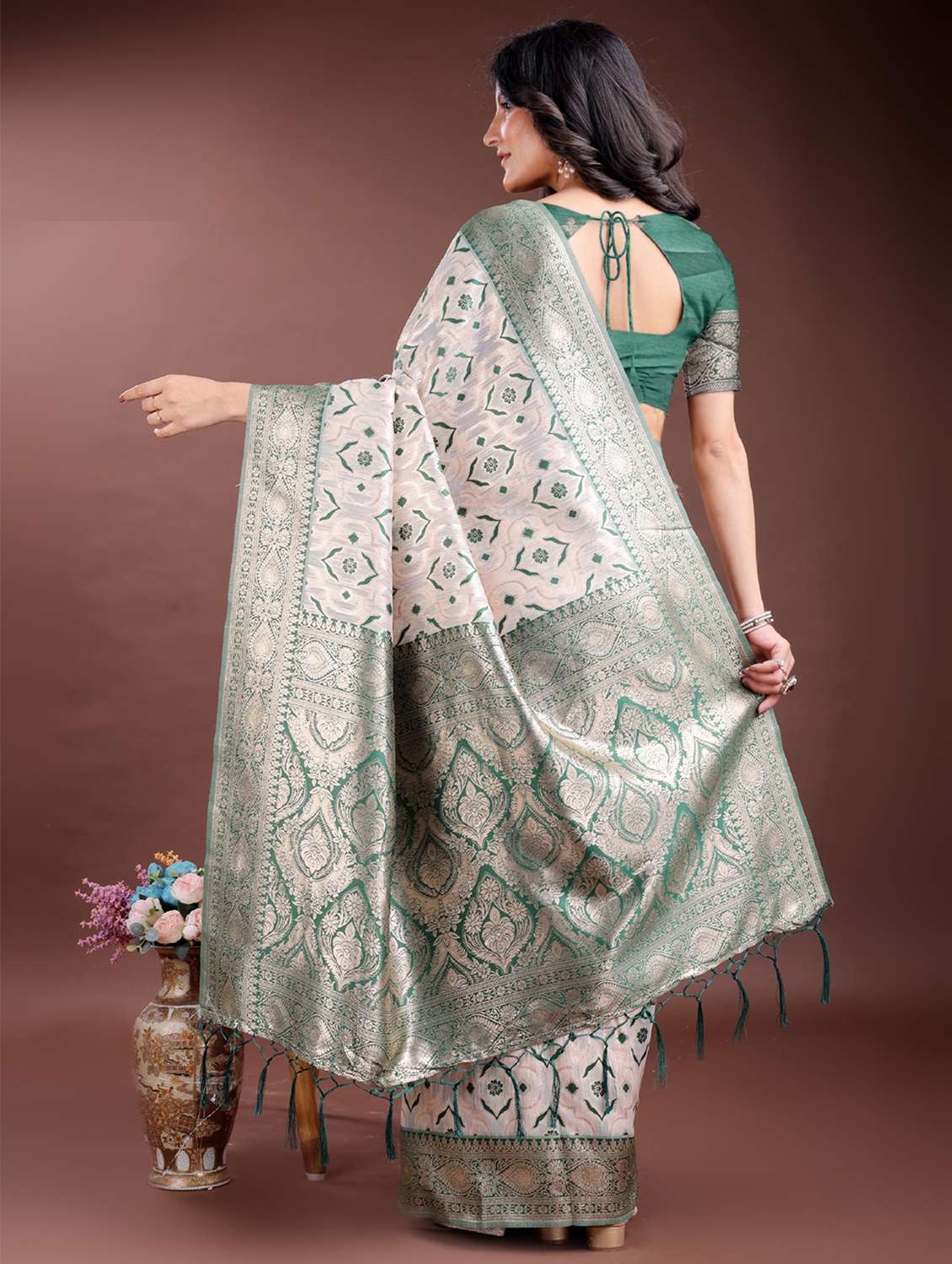 women self design bordered saree with blouse - 21969218 -  Standard Image - 2