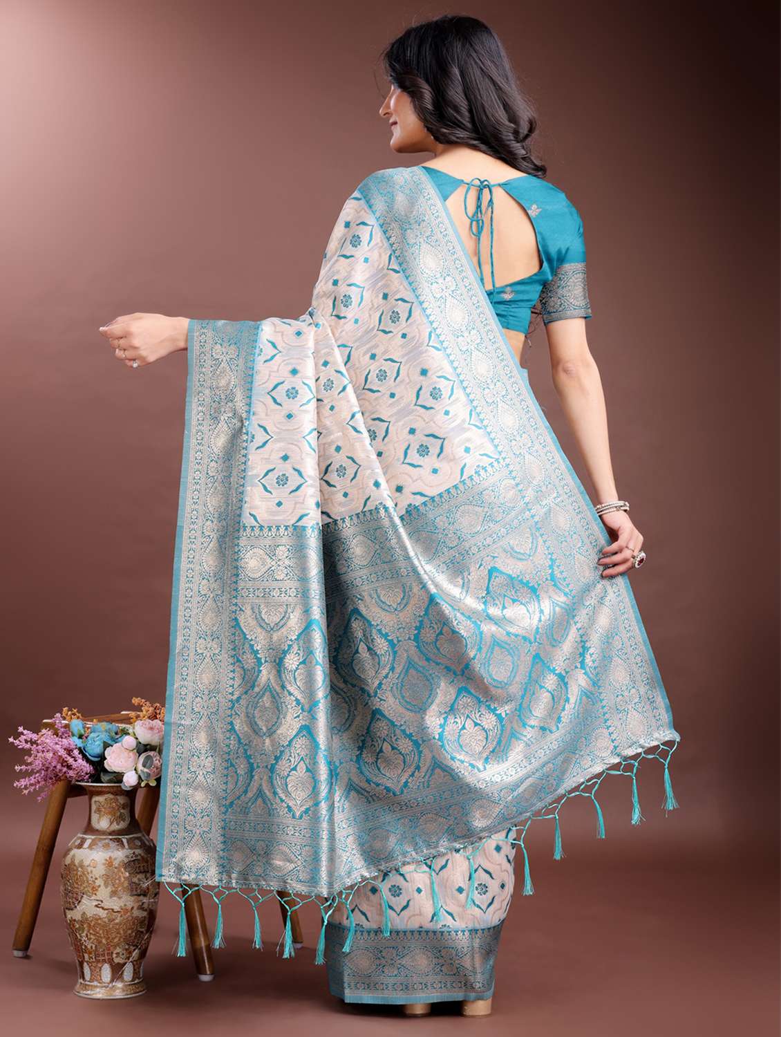 women self design bordered saree with blouse - 21969221 -  Standard Image - 2