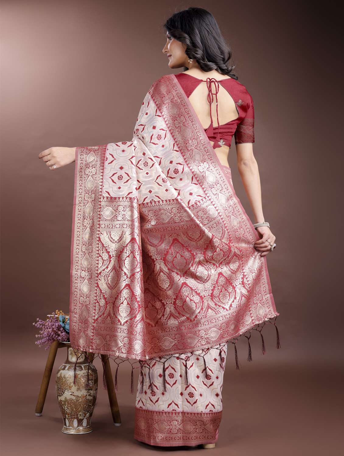 women self design bordered saree with blouse - 21969222 -  Standard Image - 2
