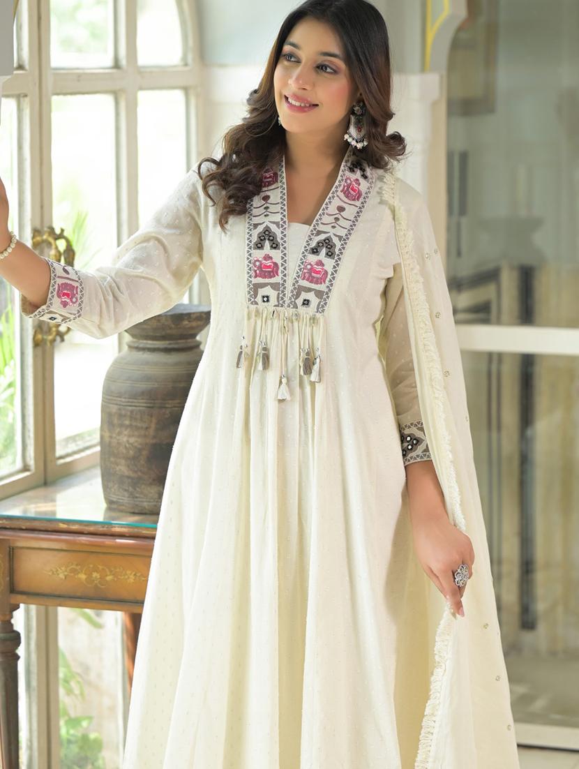 women three quarter sleeve kurta pant with dupatta set - 21969715 - Standard Image - 2