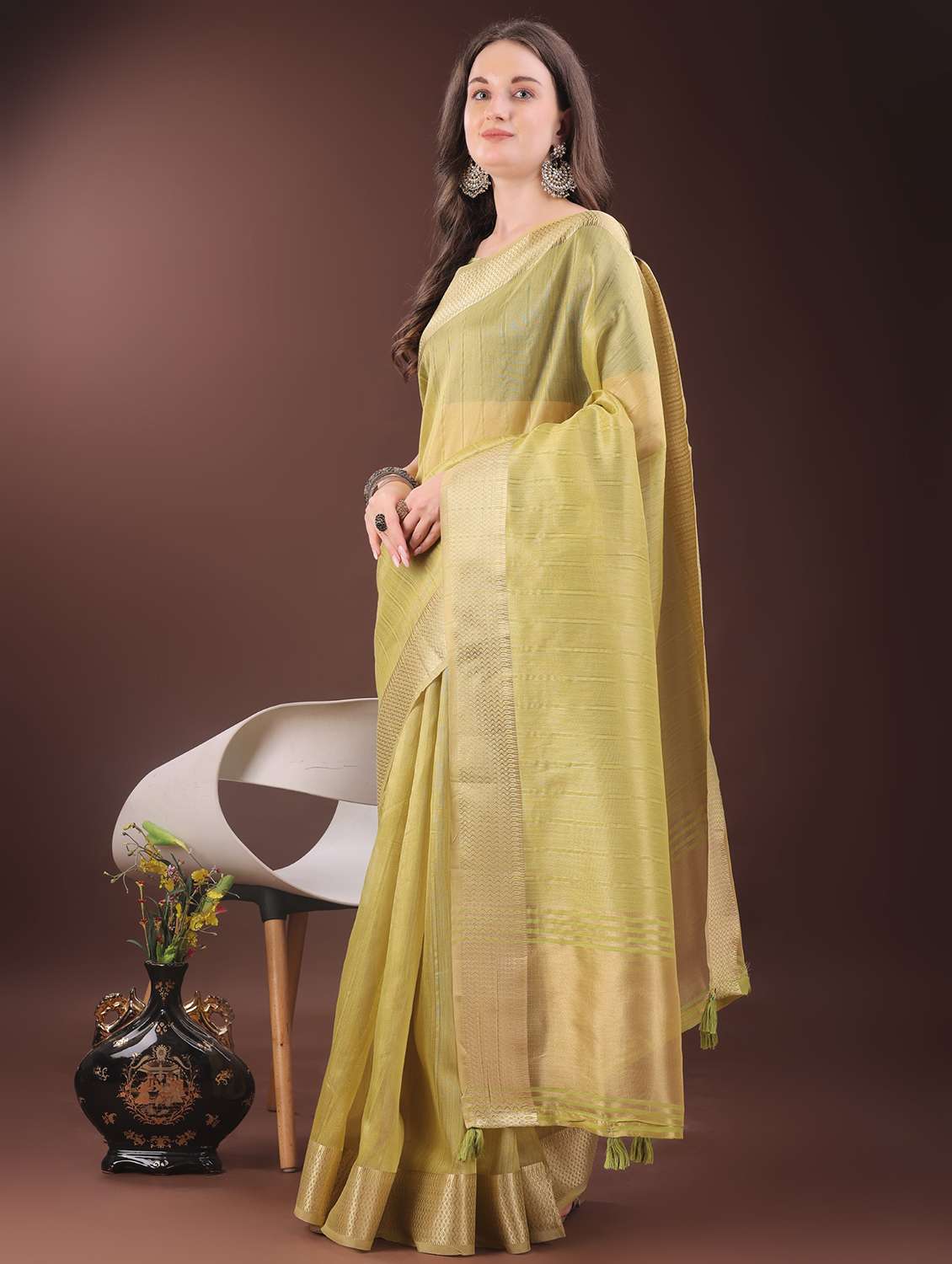 women striped bordered saree with blouse - 21969858 - Standard Image - 2