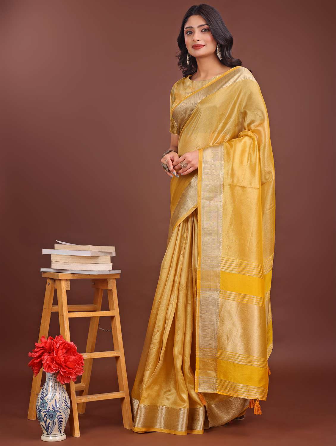 women solid with bordered saree with blouse - 21969862 -  Standard Image - 2