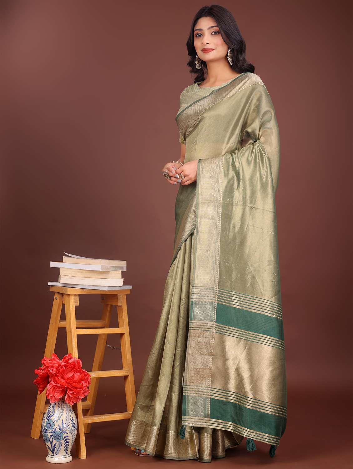 women solid with bordered saree with blouse - 21969866 - Standard Image - 2