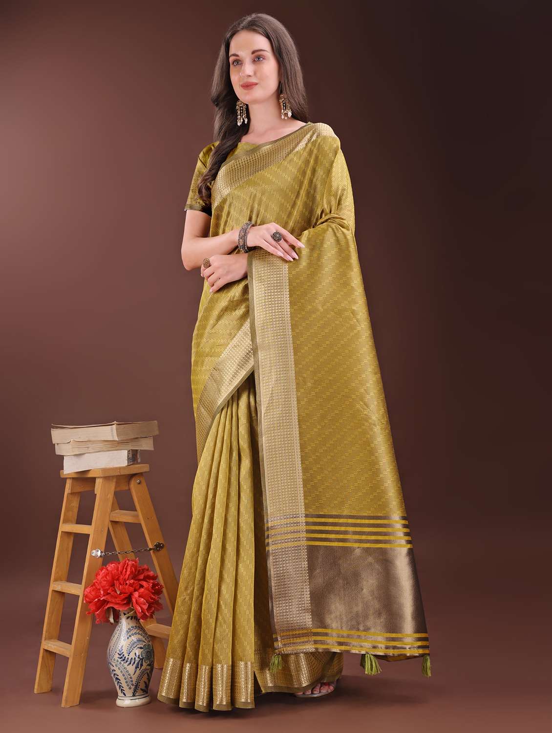 women self design bordered saree with blouse - 21969891 -  Standard Image - 2