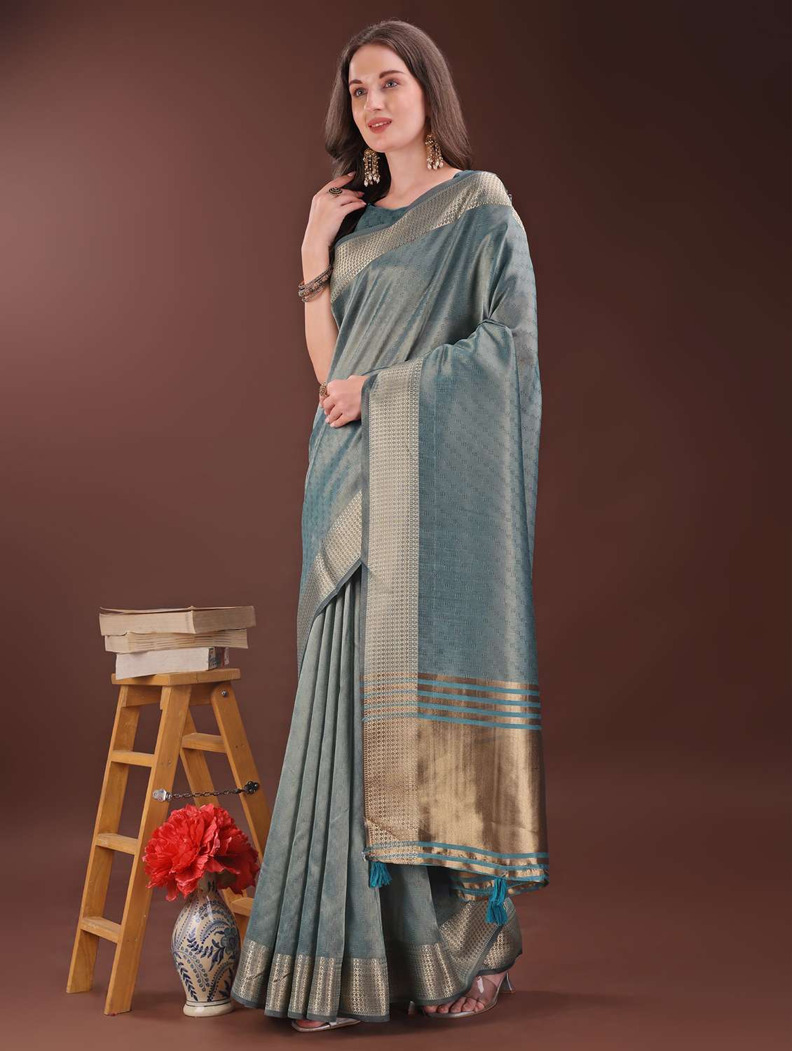 women self design bordered saree with blouse - 21969892 - Standard Image - 2