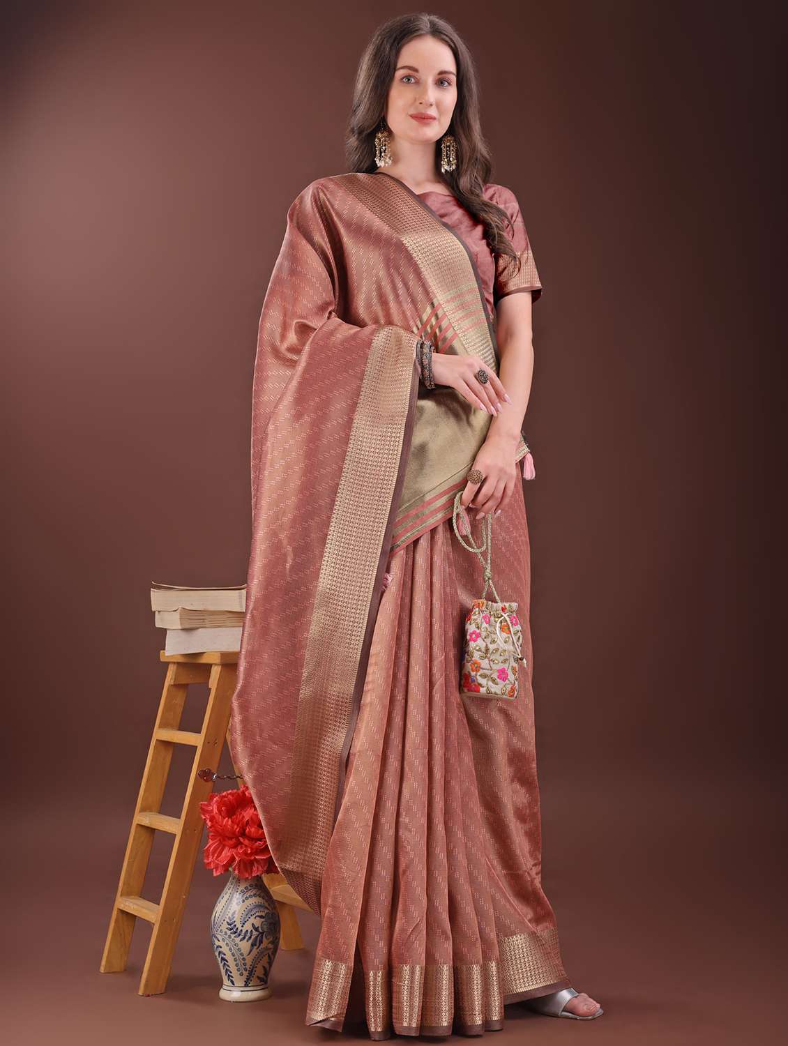 women self design bordered saree with blouse - 21969893 -  Standard Image - 2