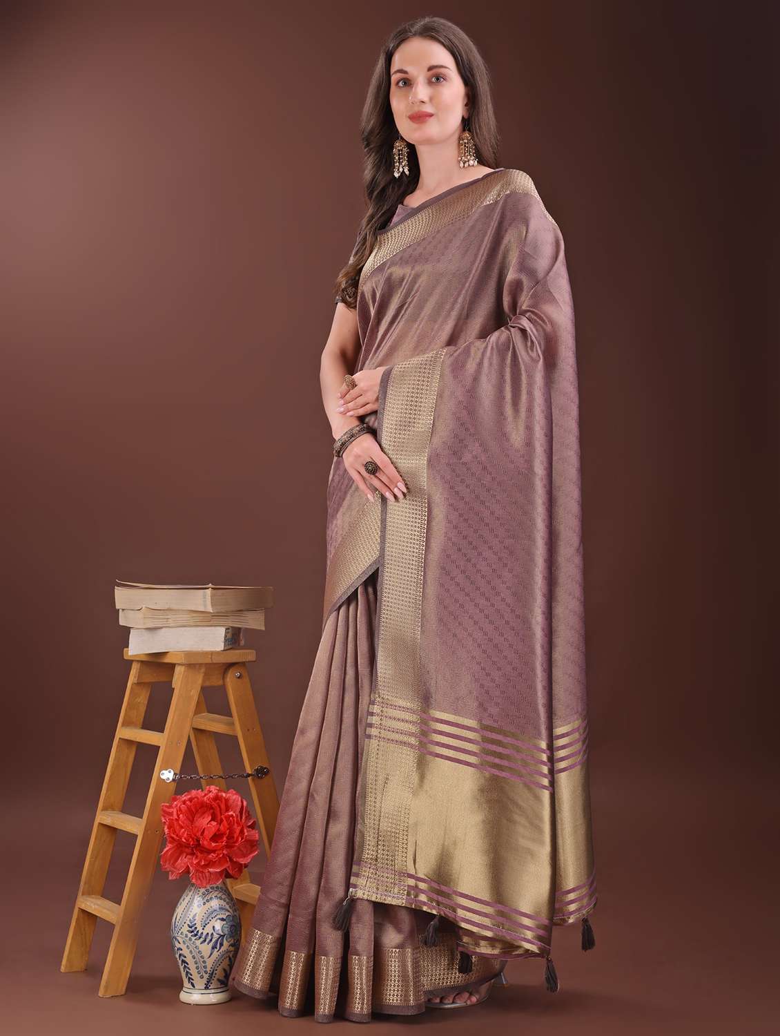 women self design bordered saree with blouse - 21969895 -  Standard Image - 2