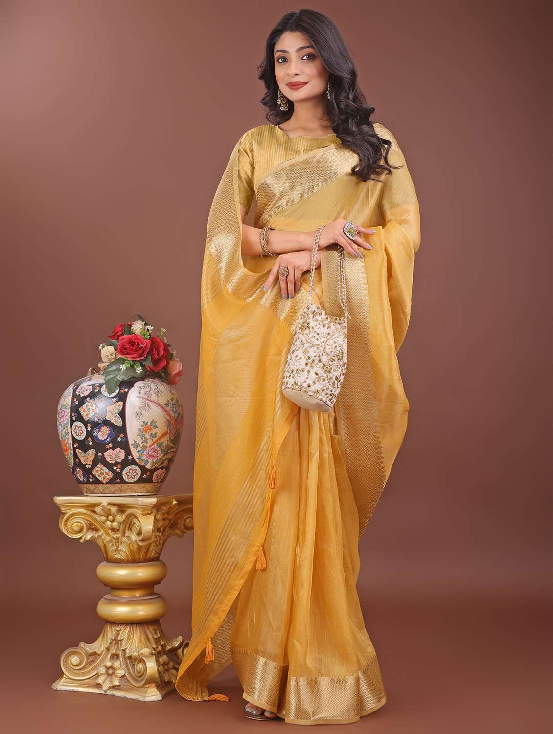 women solid with bordered saree with blouse - 21969898 - Standard Image - 2