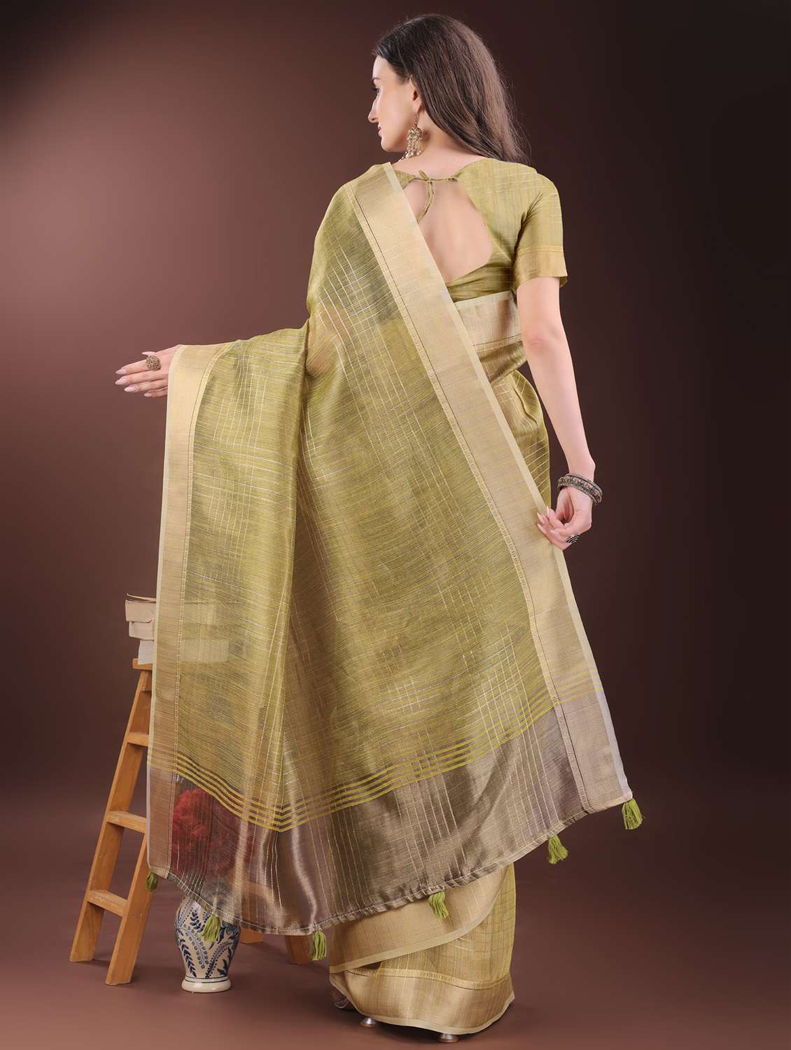 women checkered bordered saree with blouse - 21969907 -  Standard Image - 2