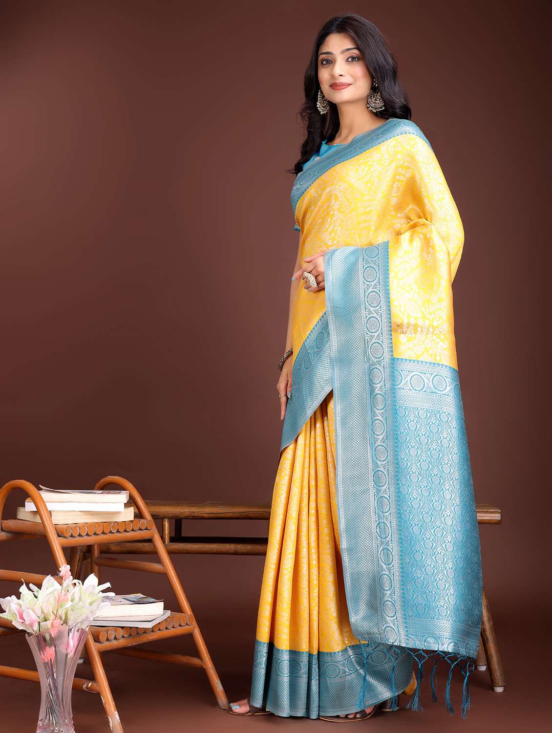 women self design bordered saree with blouse - 21969920 -  Standard Image - 2