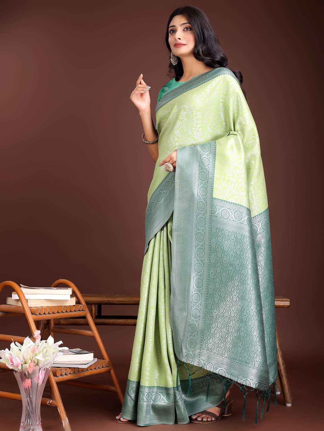 women self design bordered saree with blouse - 21969921 -  Standard Image - 2