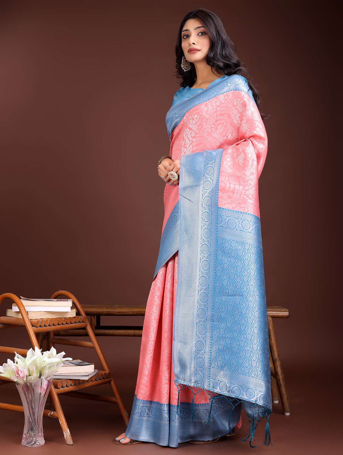 women self design bordered saree with blouse - 21969922 -  Standard Image - 2
