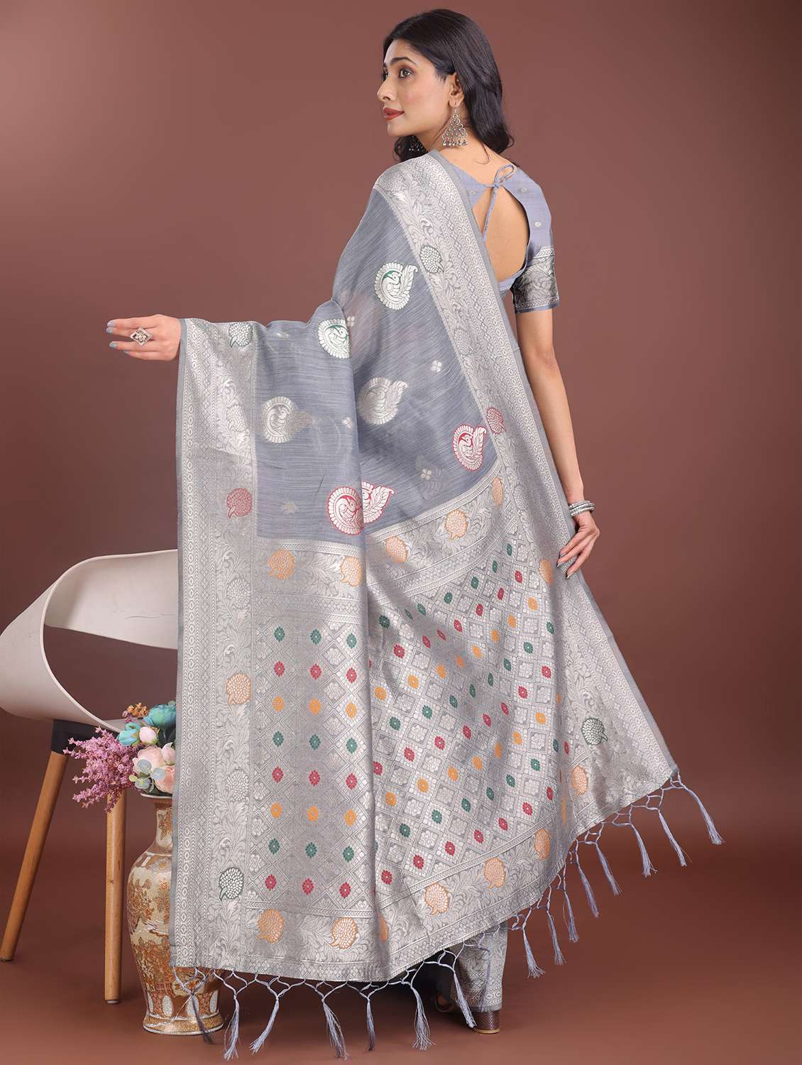women self design bordered saree with blouse - 21969924 - Standard Image - 2