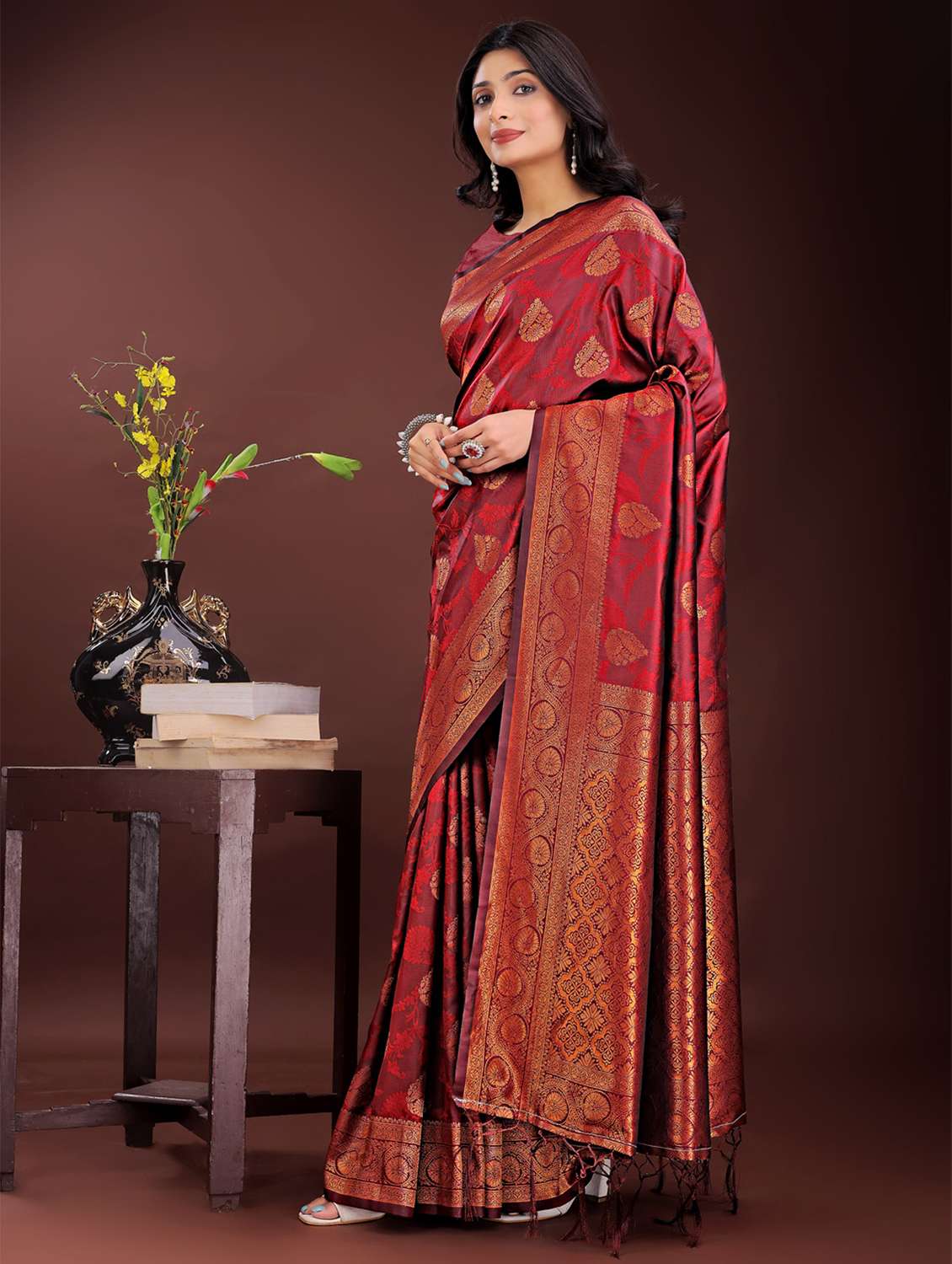women self design banarasi saree with blouse - 21969937 -  Standard Image - 2