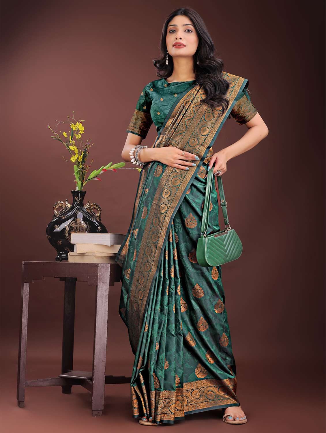 women self design banarasi saree with blouse - 21969939 - Standard Image - 2