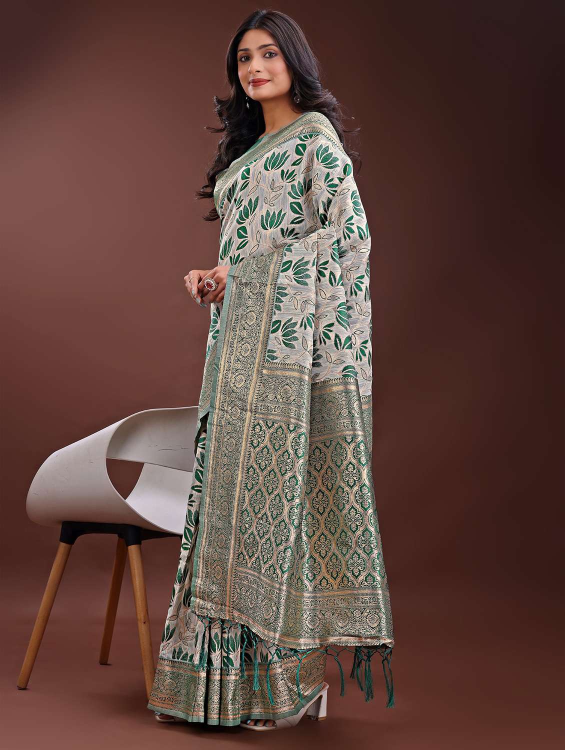 women self design bordered saree with blouse - 21969947 -  Standard Image - 2