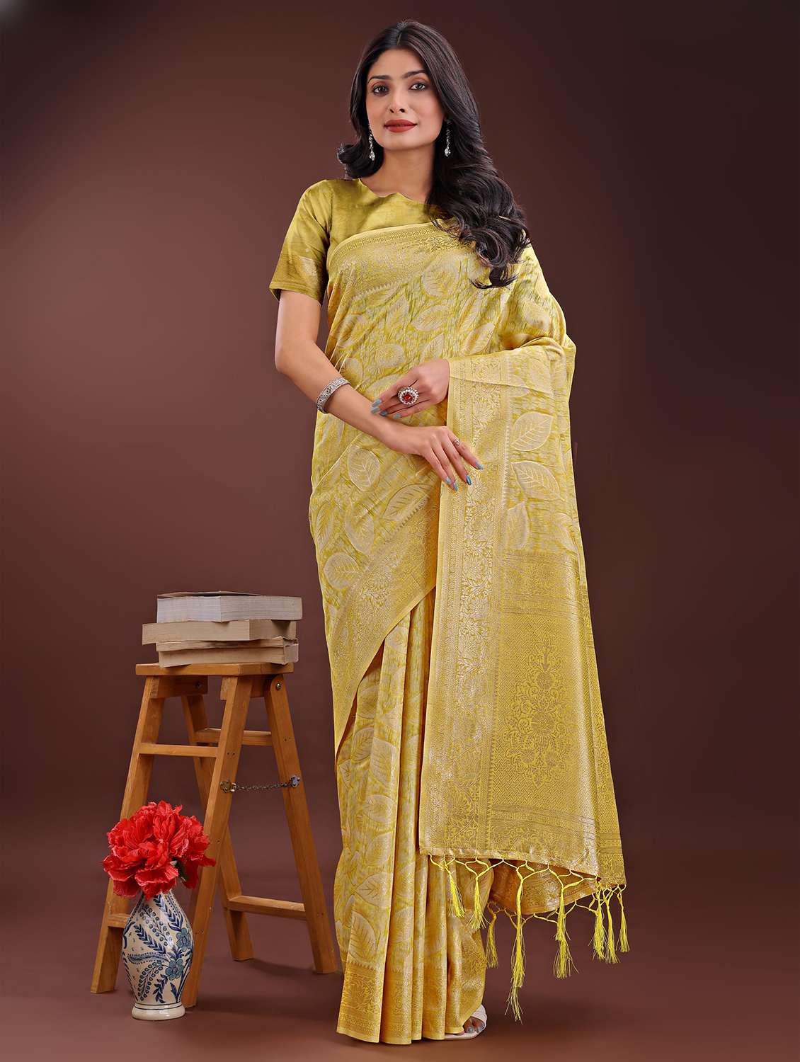 women self design banarasi saree with blouse
