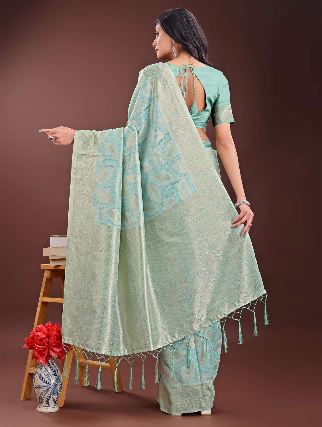 women self design banarasi saree with blouse - 21969956 - Standard Image - 2