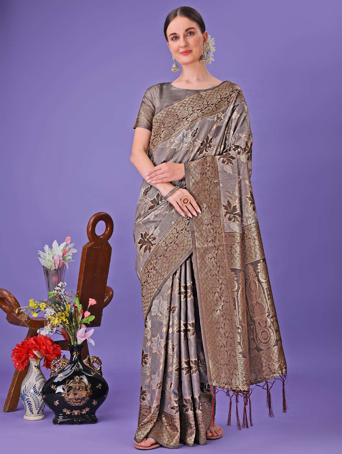 women self design banarasi saree with blouse