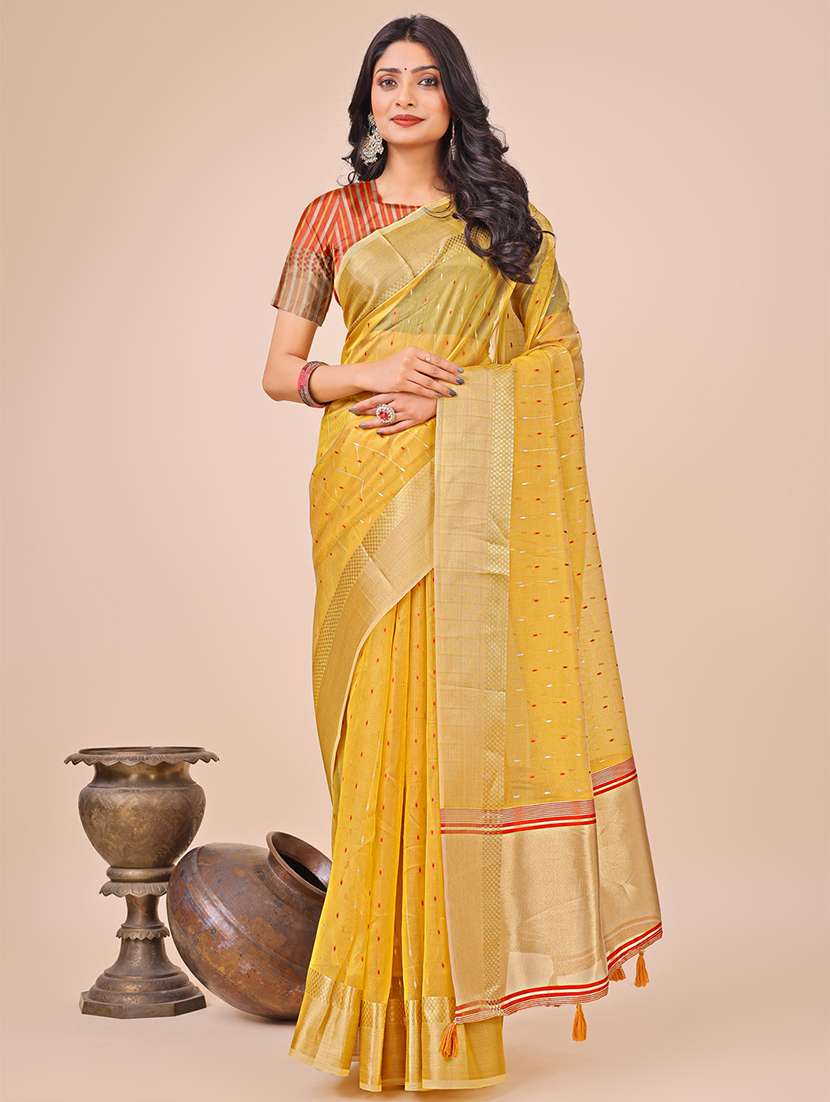 women self design bordered saree with blouse