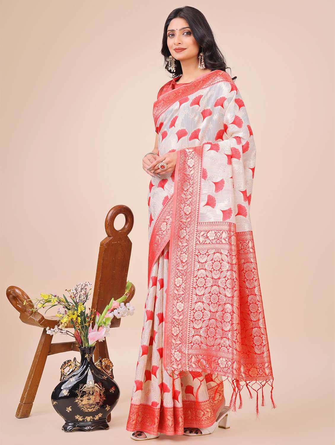 women self design bordered saree with blouse - 21970020 -  Standard Image - 2