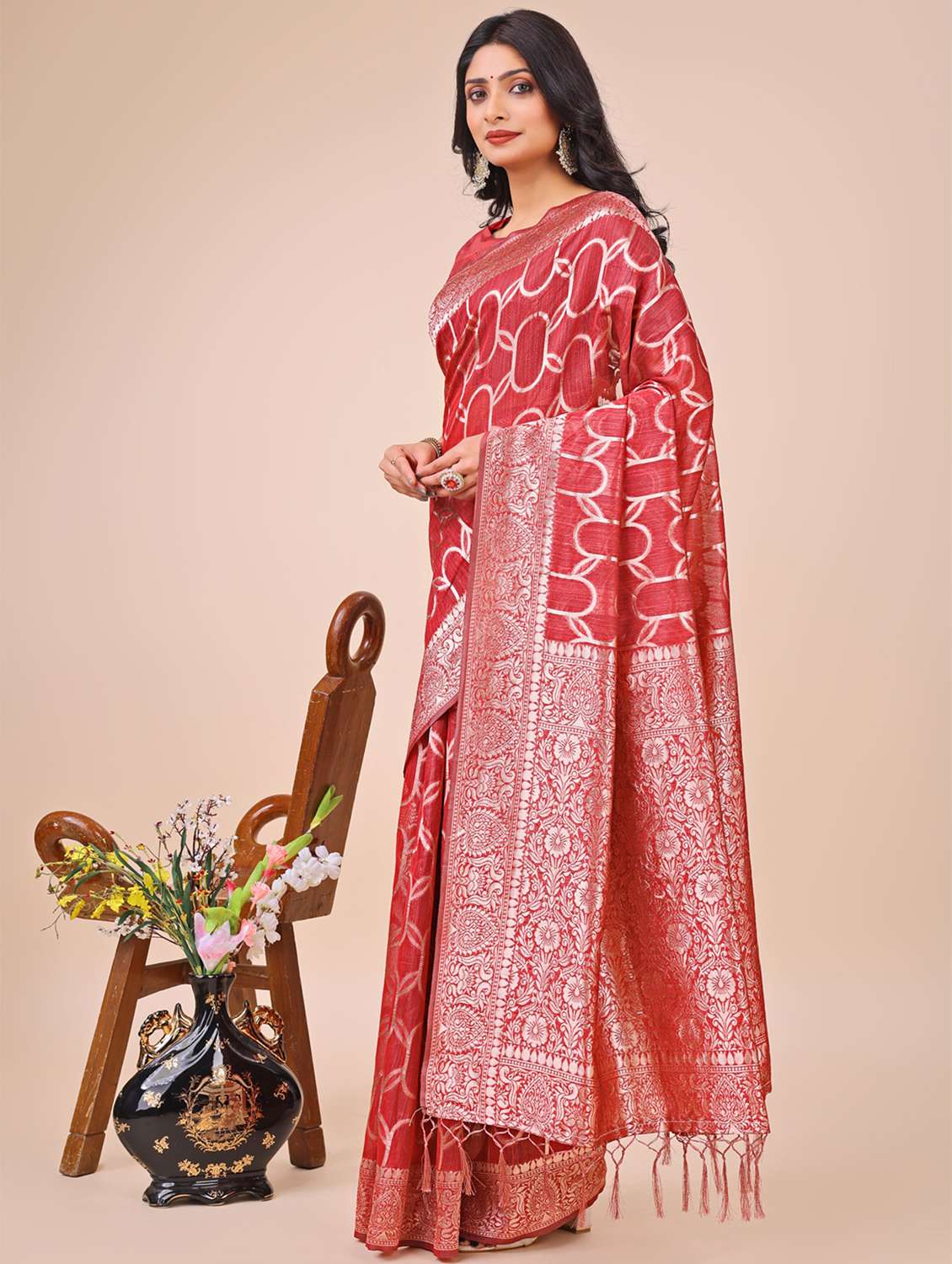 women self design bordered saree with blouse - 21970125 -  Standard Image - 2