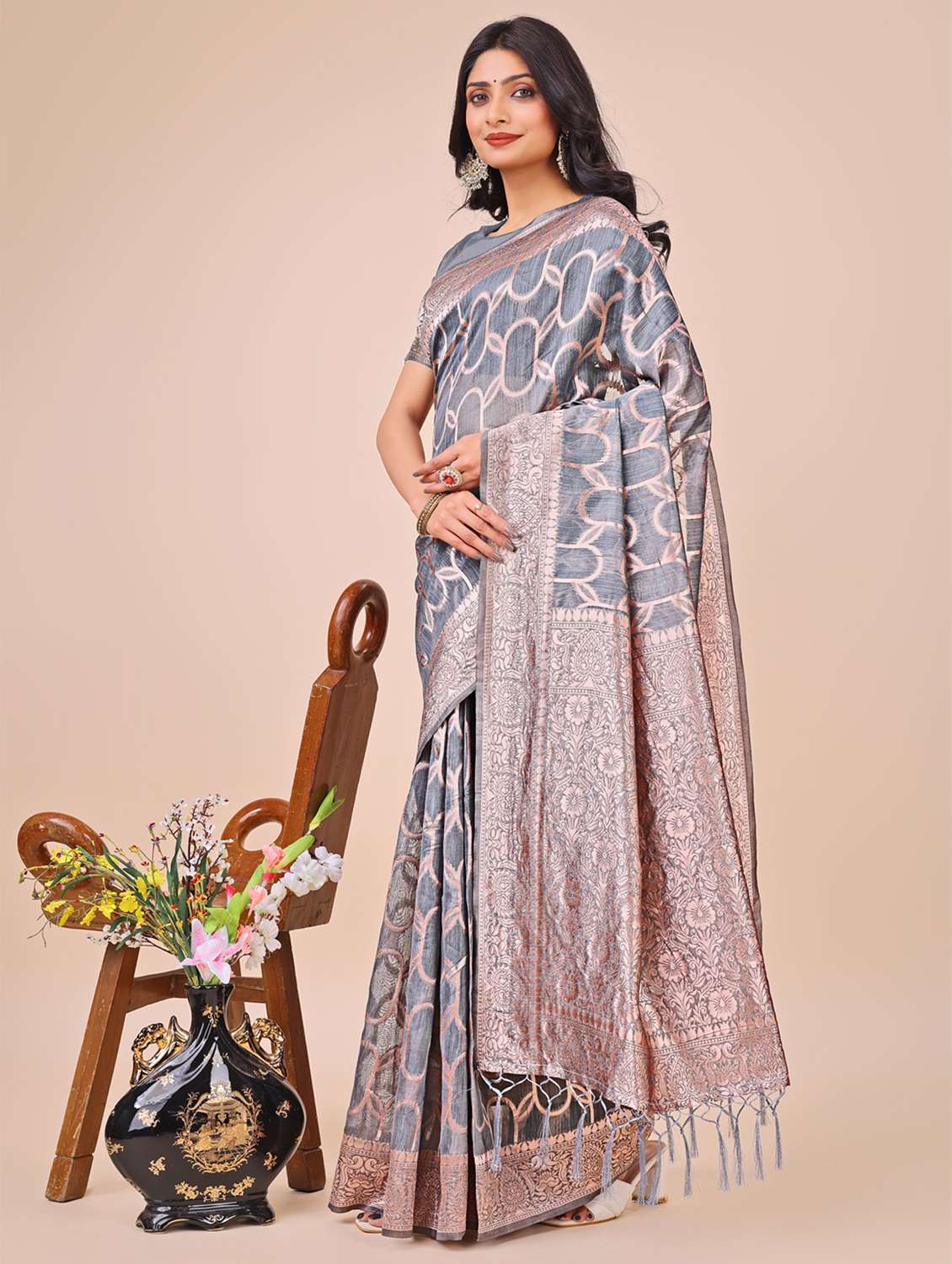 women self design bordered saree with blouse - 21970127 -  Standard Image - 2