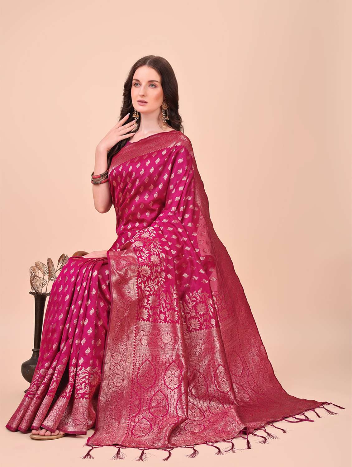 women self design banarasi saree with blouse - 21970137 - Standard Image - 2
