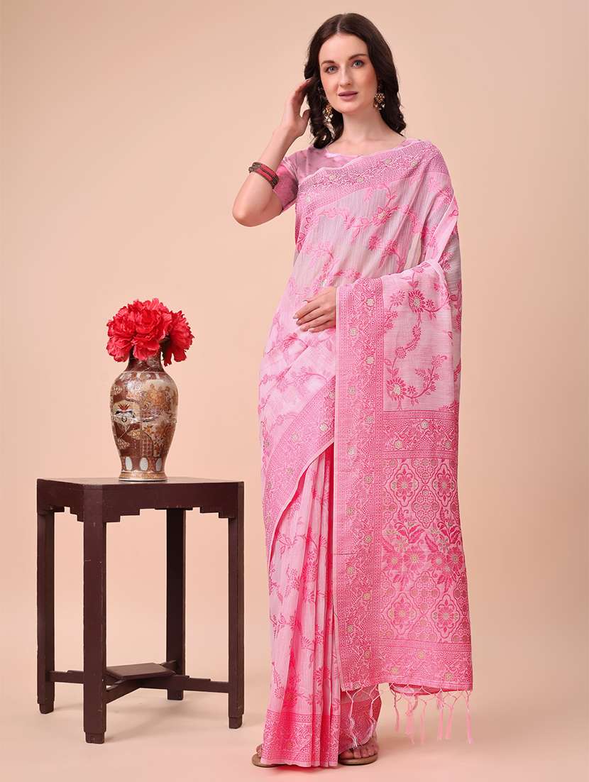 women self design bordered saree with blouse