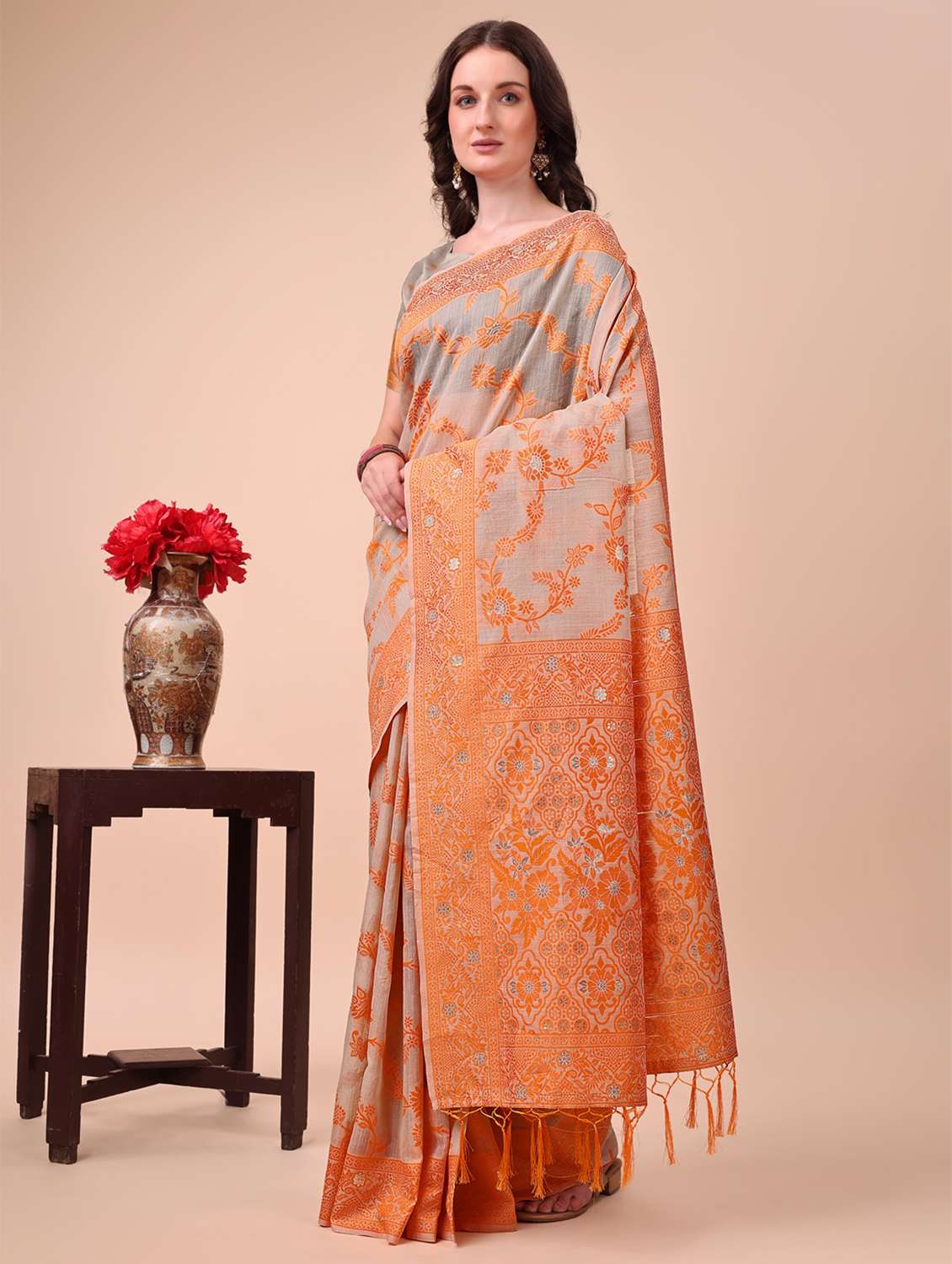 women self design bordered saree with blouse - 21970150 -  Standard Image - 2