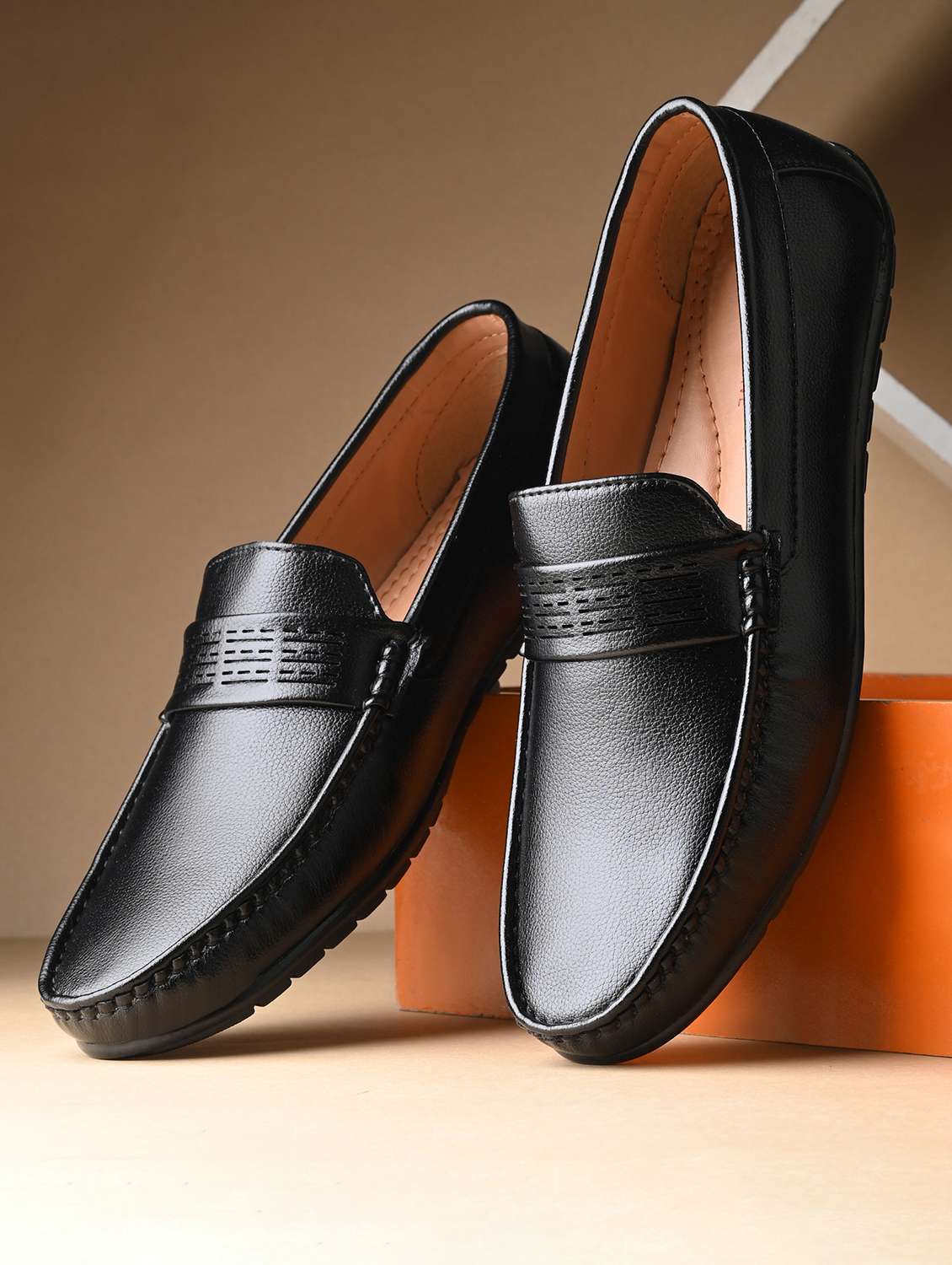 men solid slip on loafer - 21970186 - Zoom Image - 0