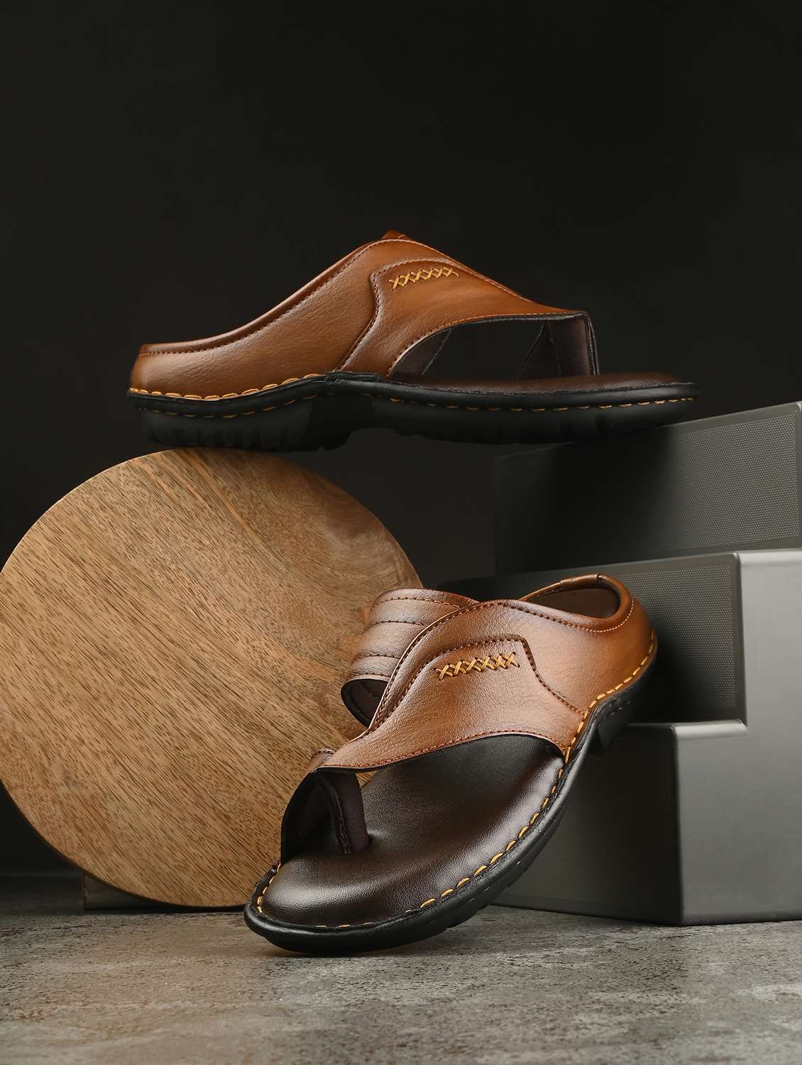 men solid toe separator sandal