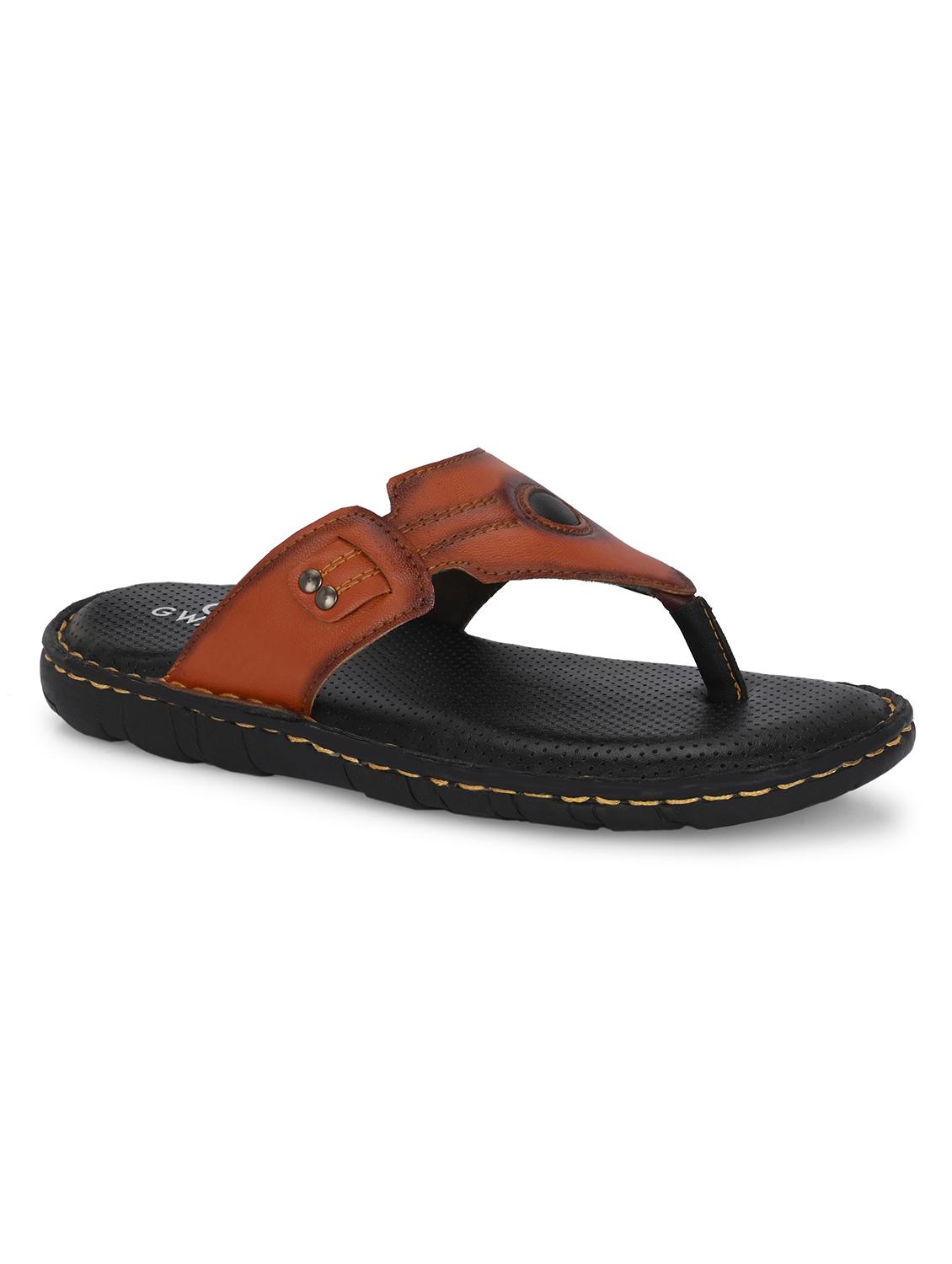 men solid toe separator sandal - 21970421 - Standard Image - 2