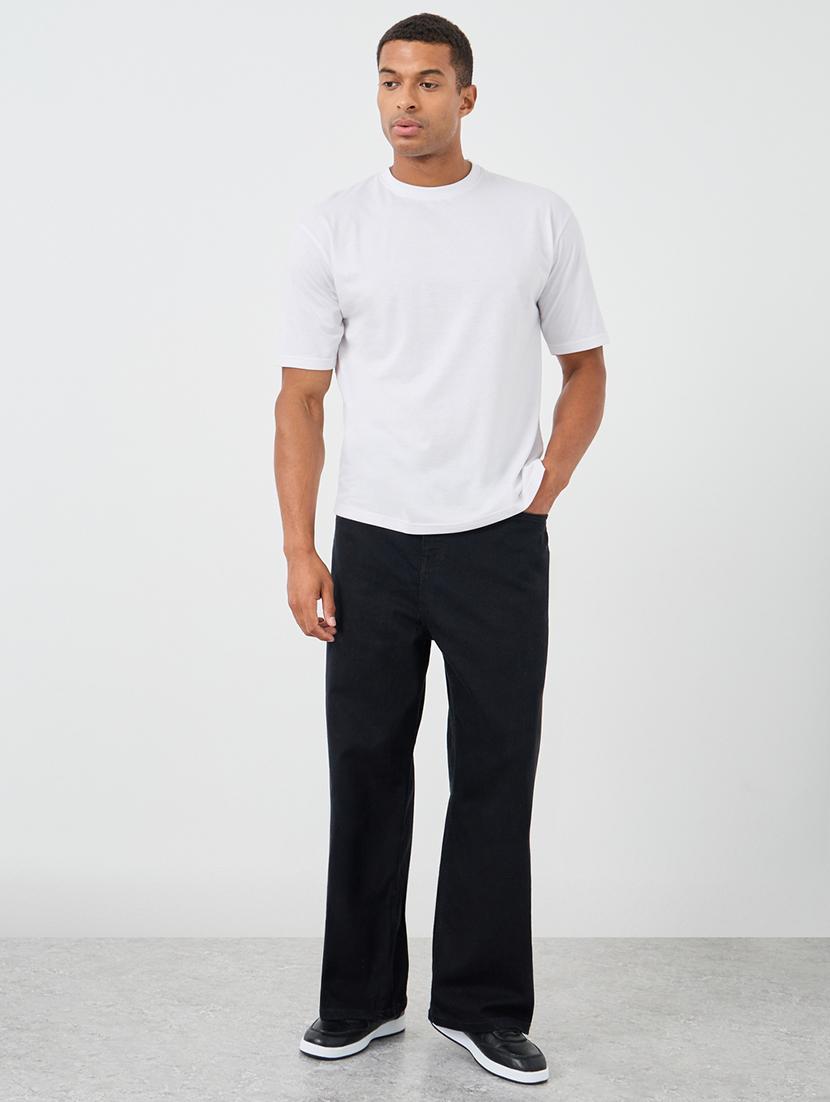 men solid mid rise straight fit jeans - 21970943 - Standard Image - 2