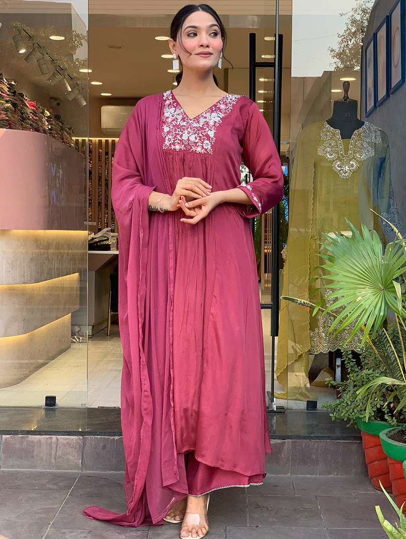 women three quarter sleeve kurta pant with dupatta set - 21971154 - Standard Image - 2