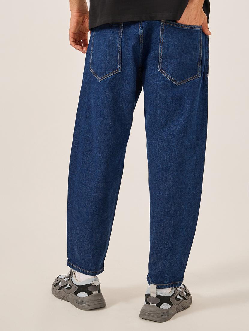 men plain mid rise relaxed fit jeans - 21971619 - Standard Image - 2